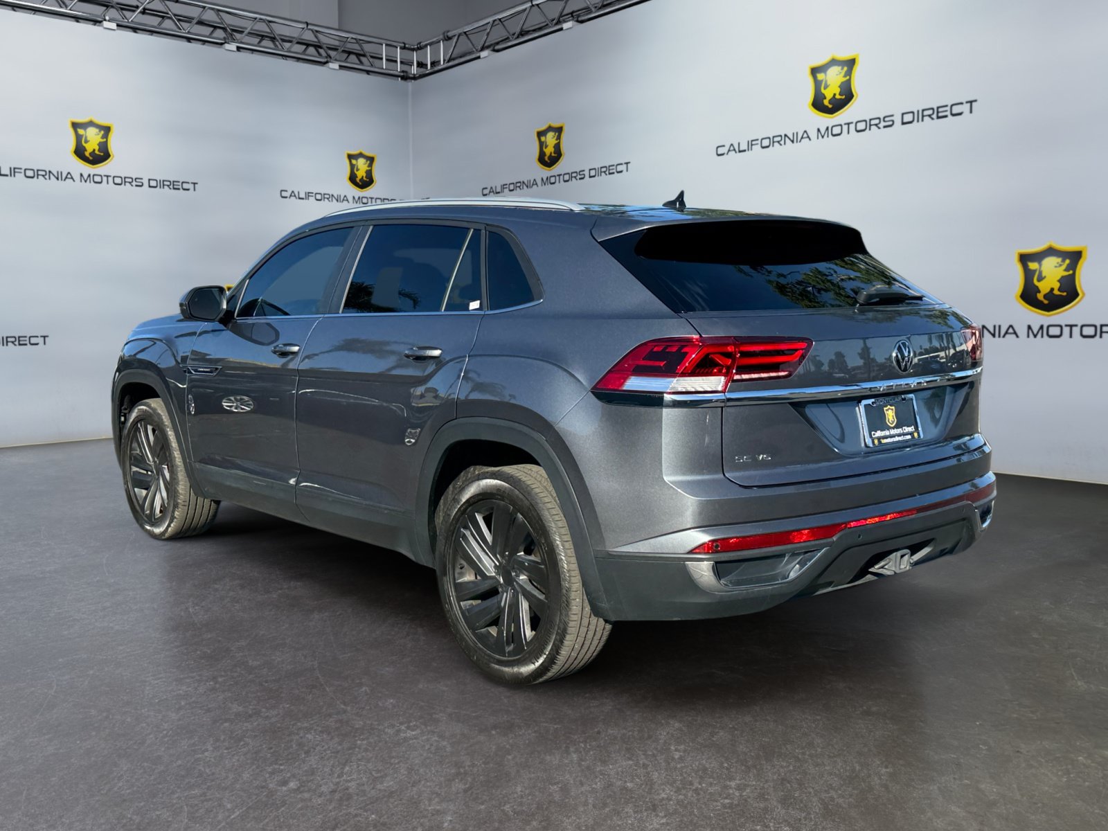 Used 2021 Volkswagen Atlas Cross Sport SE FWD image 3