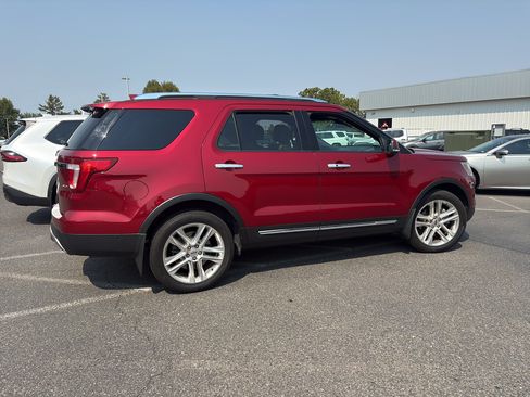Used 2017 Ford Explorer Limited w/ Equipment Group 301A AWD/4WD image 4
