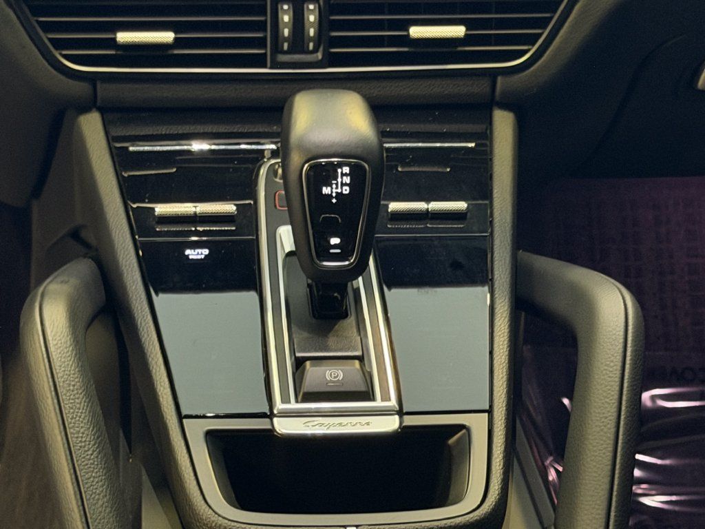 Certified 2023 Porsche Cayenne Platinum Edition AWD/4WD image 19