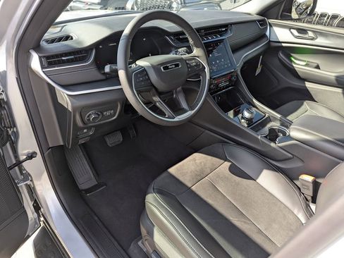 New 2025 Jeep Grand Cherokee L Altitude AWD/4WD image 11