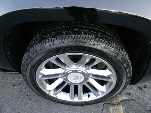 Used 2014 Cadillac Escalade Premium image 29