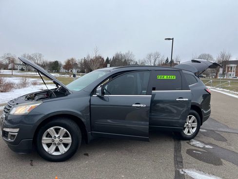 Used 2014 Chevrolet Traverse LT image 11