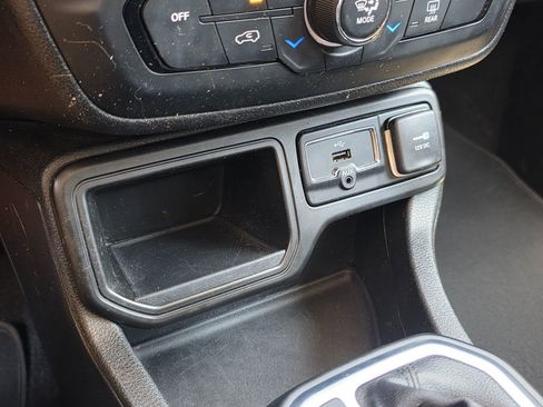 Used 2018 Jeep Renegade Latitude image 37