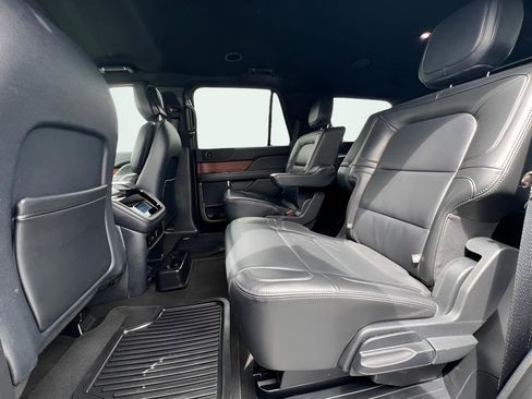 Used 2023 Lincoln Navigator 4WD image 26