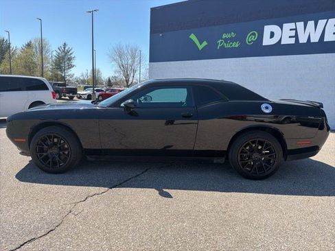 Used 2019 Dodge Challenger SXT w/ Cold Weather Group image 2