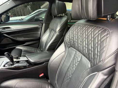 Used 2018 BMW M550i xDrive image 9