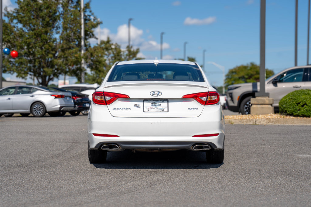 Used 2015 Hyundai Sonata Sport w/ Option Group 03 FWD image 6