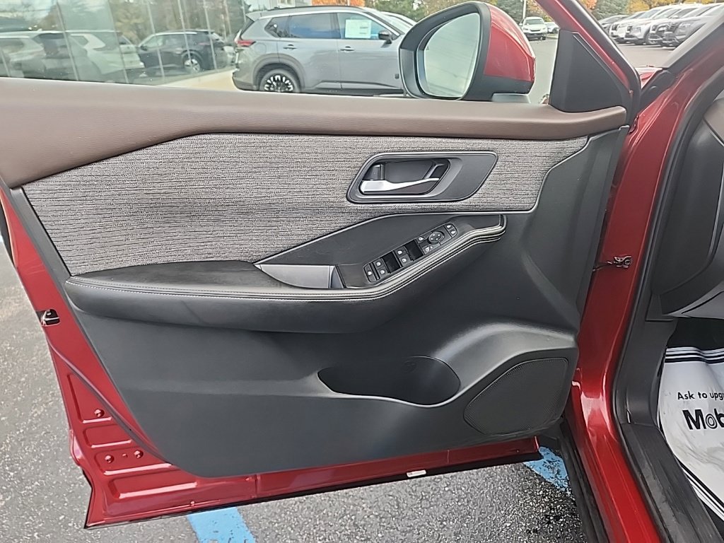 Used 2023 Nissan Rogue SV AWD/4WD image 11