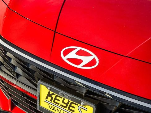 Certified 2025 Hyundai Elantra SEL image 11