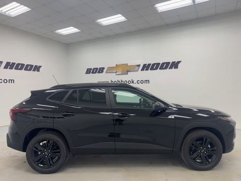 New 2026 Chevrolet Trax ACTIV w/ Sunroof Package image 4