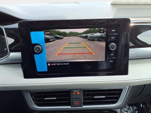 New 2025 Volkswagen Taos SEL image 20