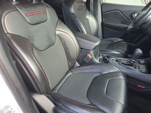 Used 2020 Jeep Cherokee Trailhawk w/ Technology Group image 25