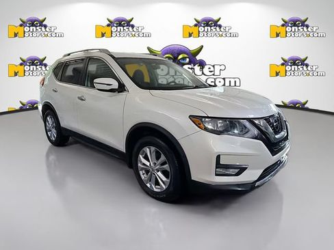 Used 2017 Nissan Rogue SV FWD image 3