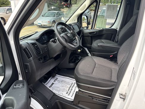 Used 2025 RAM ProMaster 2500 w/ U-Haul Equipment Group FWD image 7
