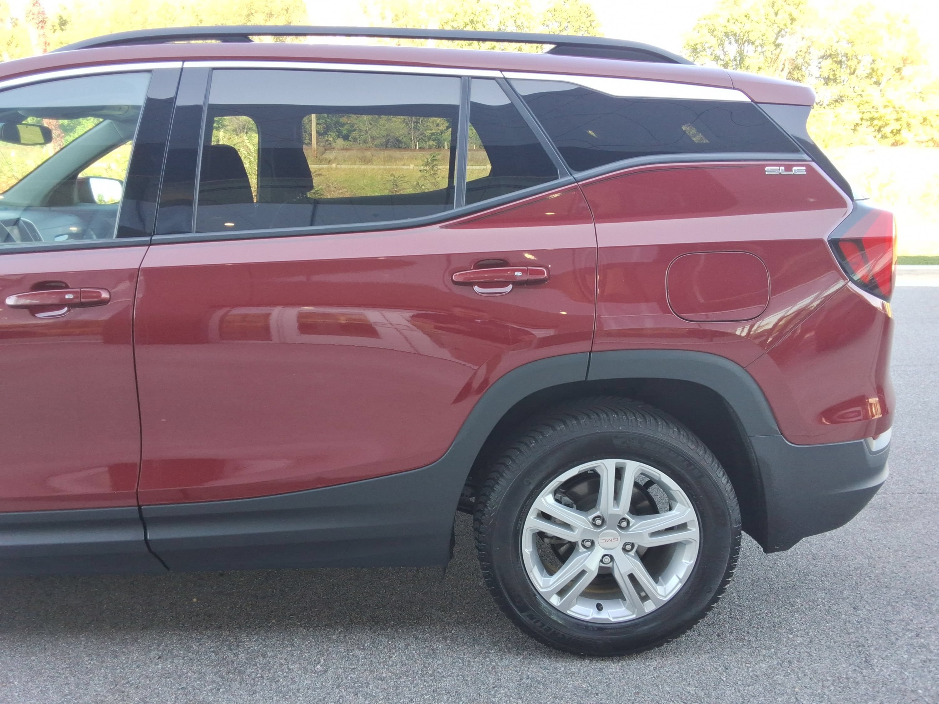 Used 2019 GMC Terrain SLE w/ Driver Convenience Package FWD image 10