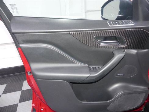 Used 2019 Jaguar F-PACE SVR image 16