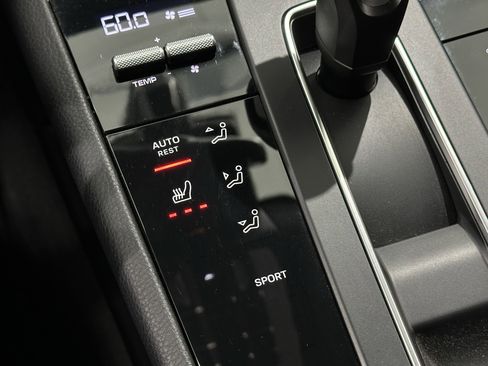 Certified 2024 Porsche Macan image 34