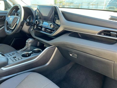 Used 2024 Toyota Highlander LE image 26