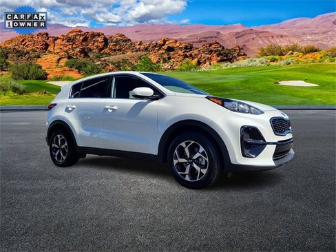 Used 2022 Kia Sportage LX image 2