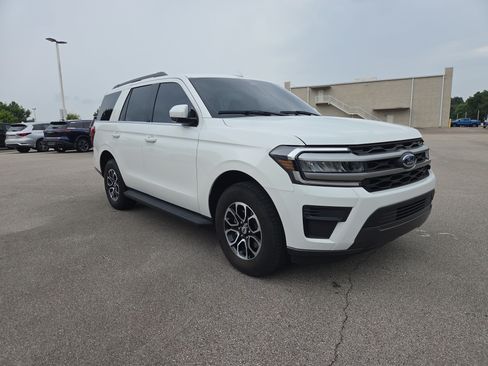 Used 2024 Ford Expedition XLT AWD/4WD image 4