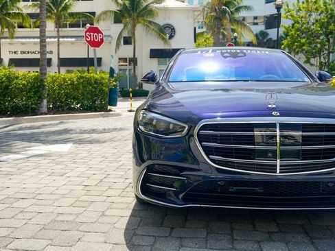 Used 2023 Mercedes-Benz S 500 4MATIC w/ AMG Line image 6