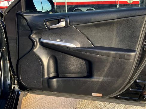 Used 2014 Toyota Camry SE FWD image 21