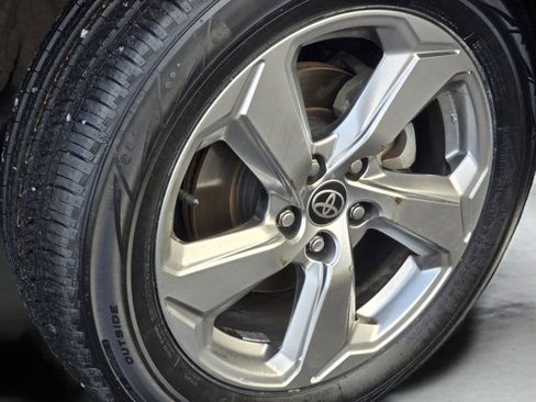 Used 2021 Toyota RAV4 Limited image 26