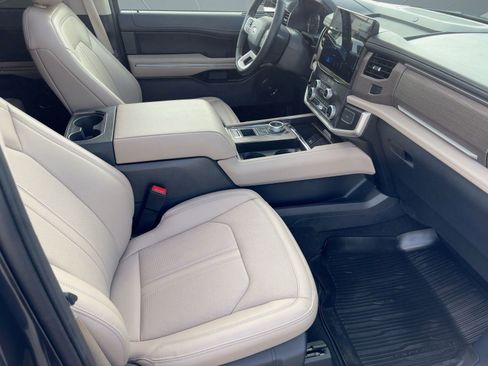 Used 2024 Ford Expedition Limited image 31