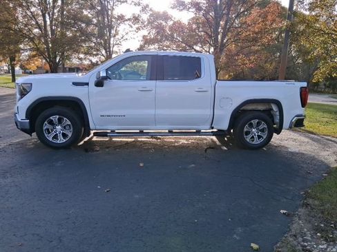 Used 2022 GMC Sierra 1500 SLE image 2