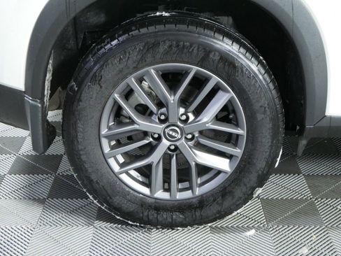 Used 2023 Nissan Rogue S image 9