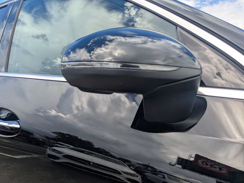 Used 2025 Mercedes-Benz GLC 300 4MATIC image 23