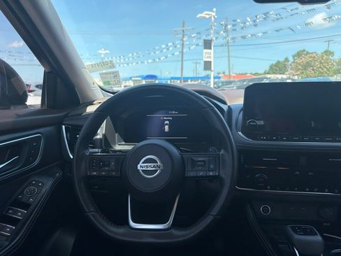 Used 2021 Nissan Rogue Platinum FWD image 11