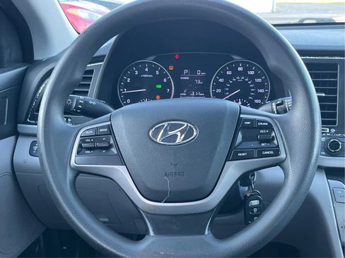 Used 2017 Hyundai Elantra SE FWD image 17