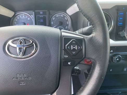 Used 2017 Toyota Tacoma TRD Off-Road image 17