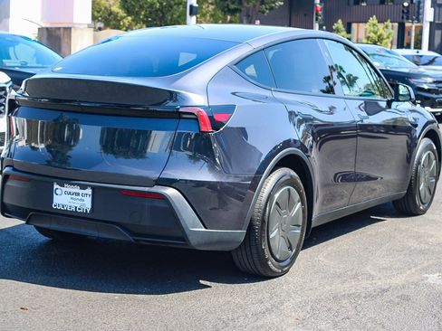 Used 2026 Tesla Model Y 2WD image 9