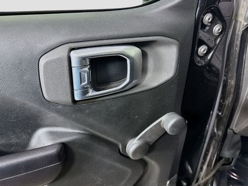 Used 2018 Jeep Wrangler Sport image 16