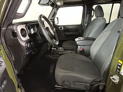 Used 2024 Jeep Wrangler Unlimited AWD/4WD image 10