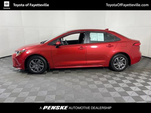 Used 2020 Toyota Corolla LE image 2