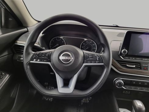Used 2025 Nissan Altima 2.5 SV FWD image 5