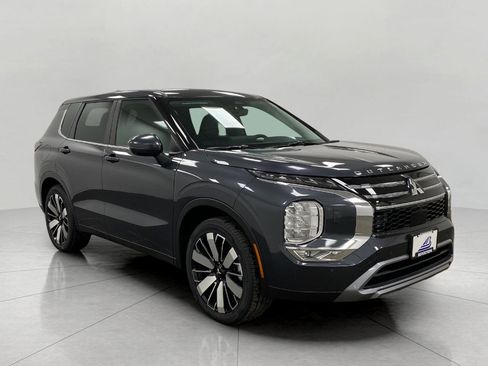 New 2026 Mitsubishi Outlander SE image 1