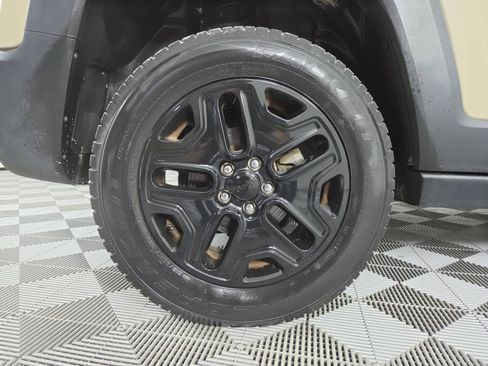 Used 2017 Jeep Renegade Trailhawk AWD/4WD image 10
