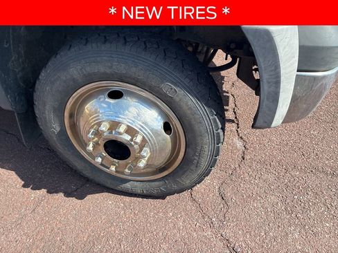 Used 2007 Ford F550 4x4 Regular Cab Super Duty image 4