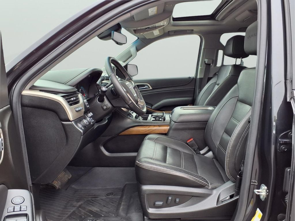Used 2020 GMC Yukon XL Denali w/ Denali Premium Package AWD/4WD image 14