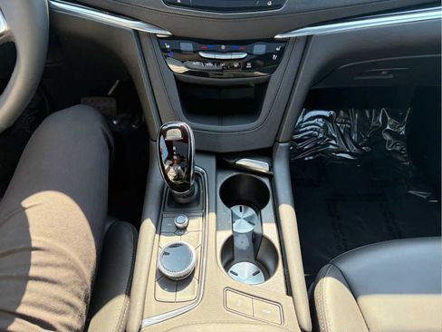 Used 2025 Cadillac XT5 Premium Luxury AWD/4WD image 18