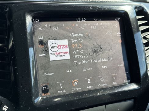 Used 2019 Jeep Cherokee Limited image 20