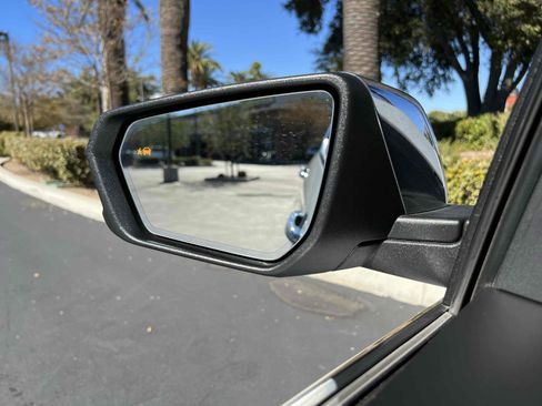 Used 2020 Chevrolet Equinox Premier image 9