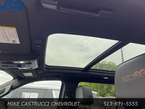 Used 2023 Chevrolet Suburban High Country w/ LPO, Illumination Package AWD/4WD image 12