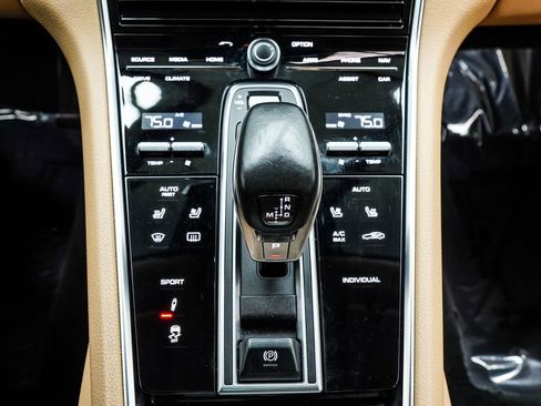 Used 2017 Porsche Panamera image 27
