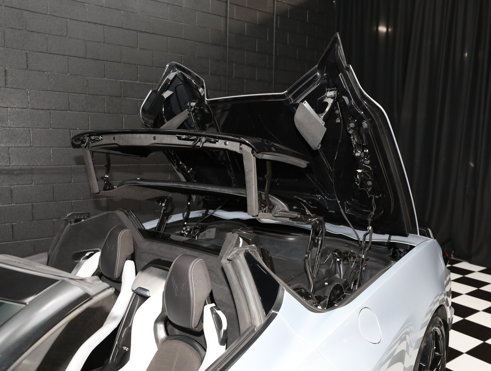 Used 2021 Chevrolet Corvette Stingray Premium Conv w/ Z51 Performance Package RWD image 44