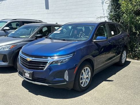 Used 2022 Chevrolet Equinox LT FWD image 2